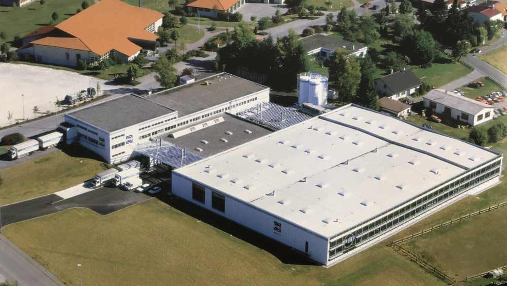 1997: Erweiterung Werk 2 um 4.200 m² 